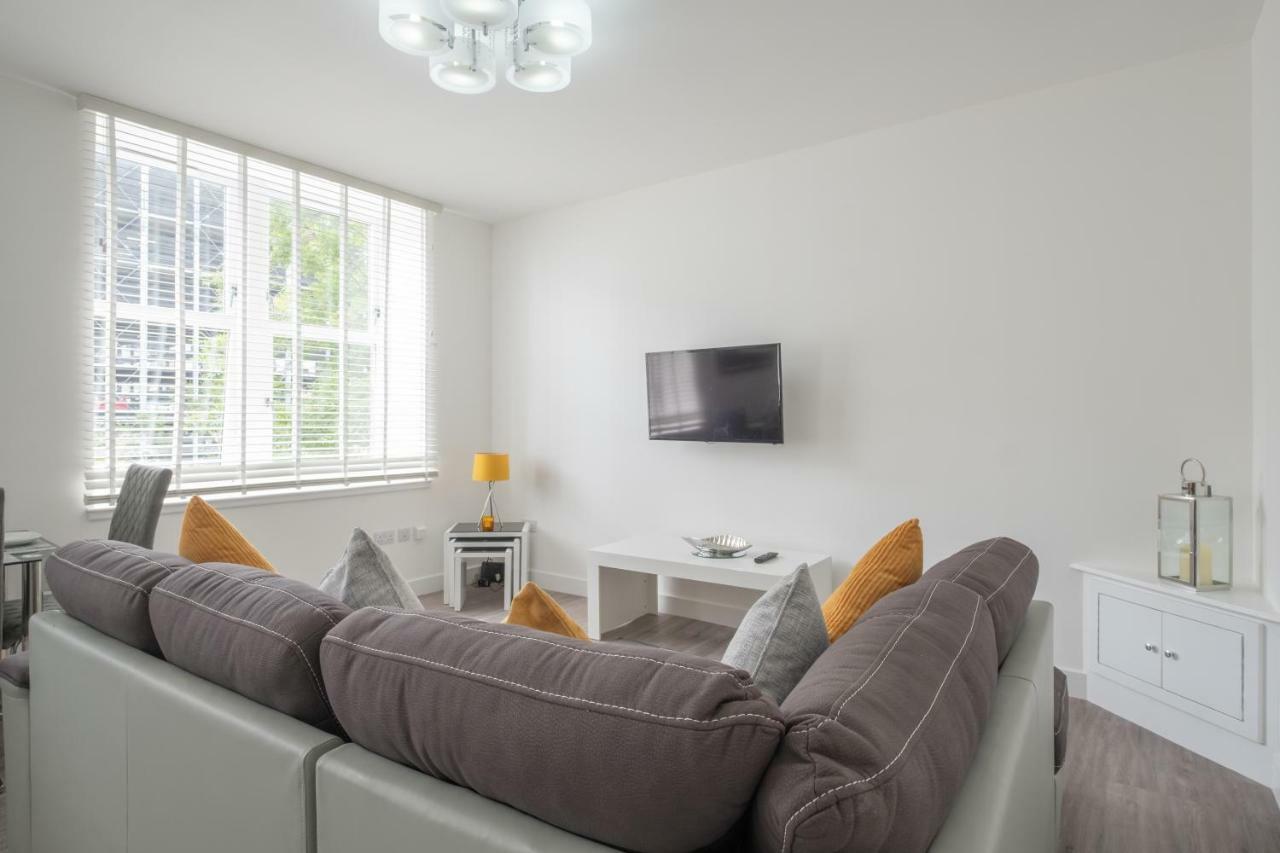 Park Not Avail Able Apartment *