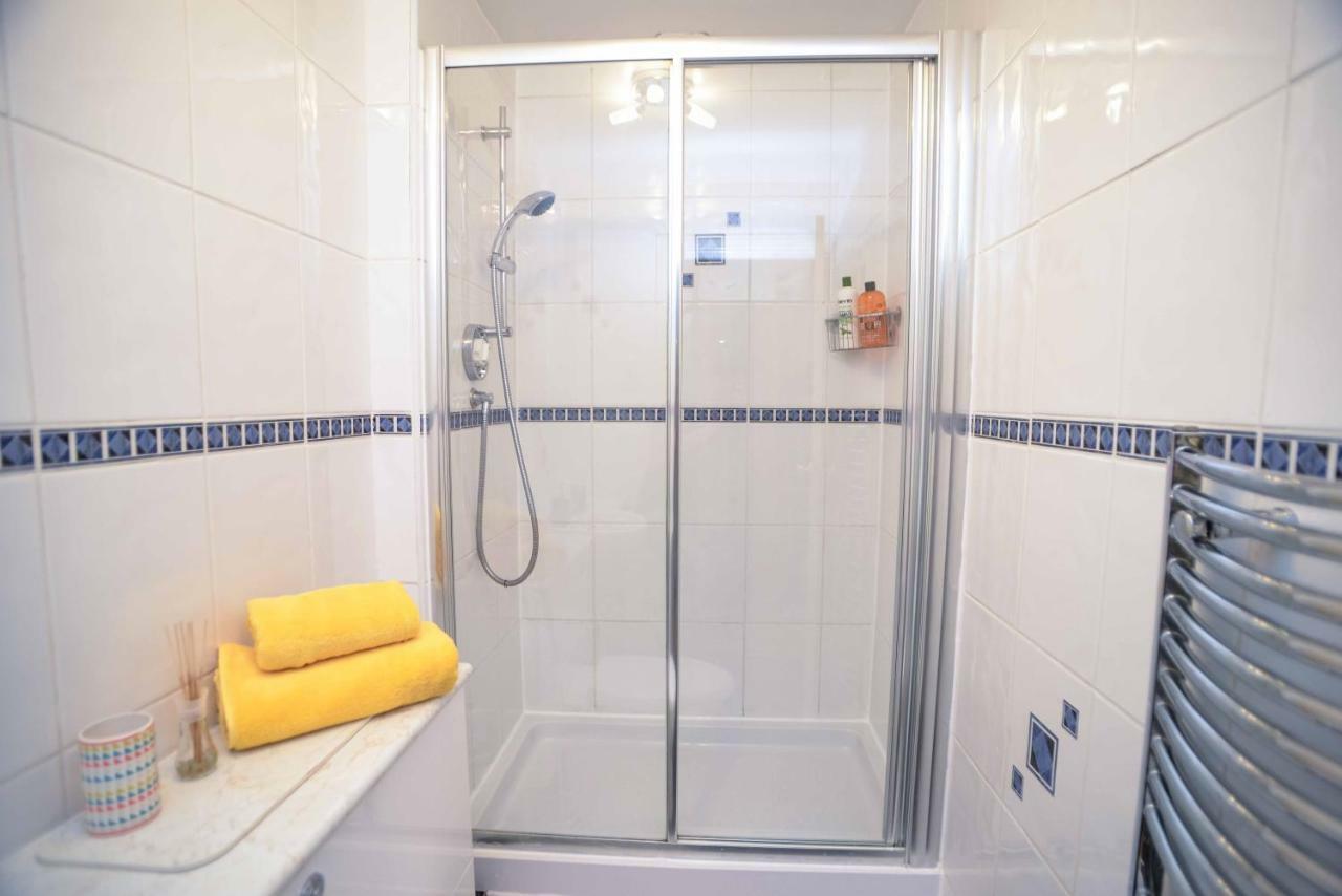 Modern Flat In Rosemount/city Centre
