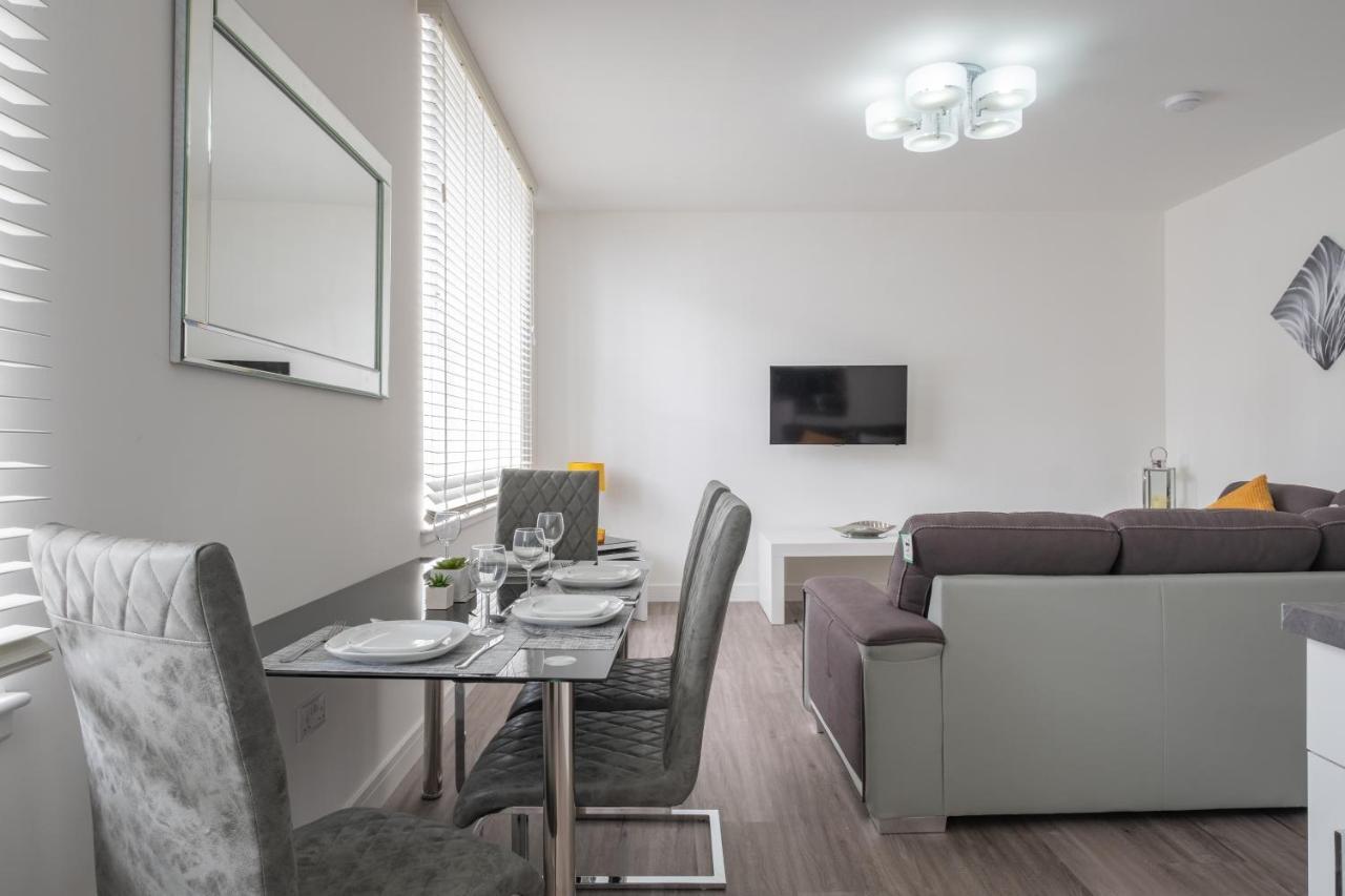 Park Not Avail Able Apartment *