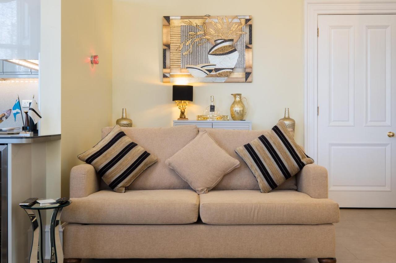 Marks At The Manor Luxury Riverside - Sleeps Up To 4, With Parking And Sky Tv