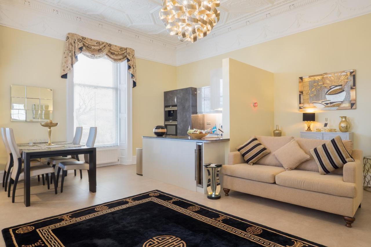 Marks At The Manor Luxury Riverside - Sleeps Up To 4, With Parking And Sky Tv *
