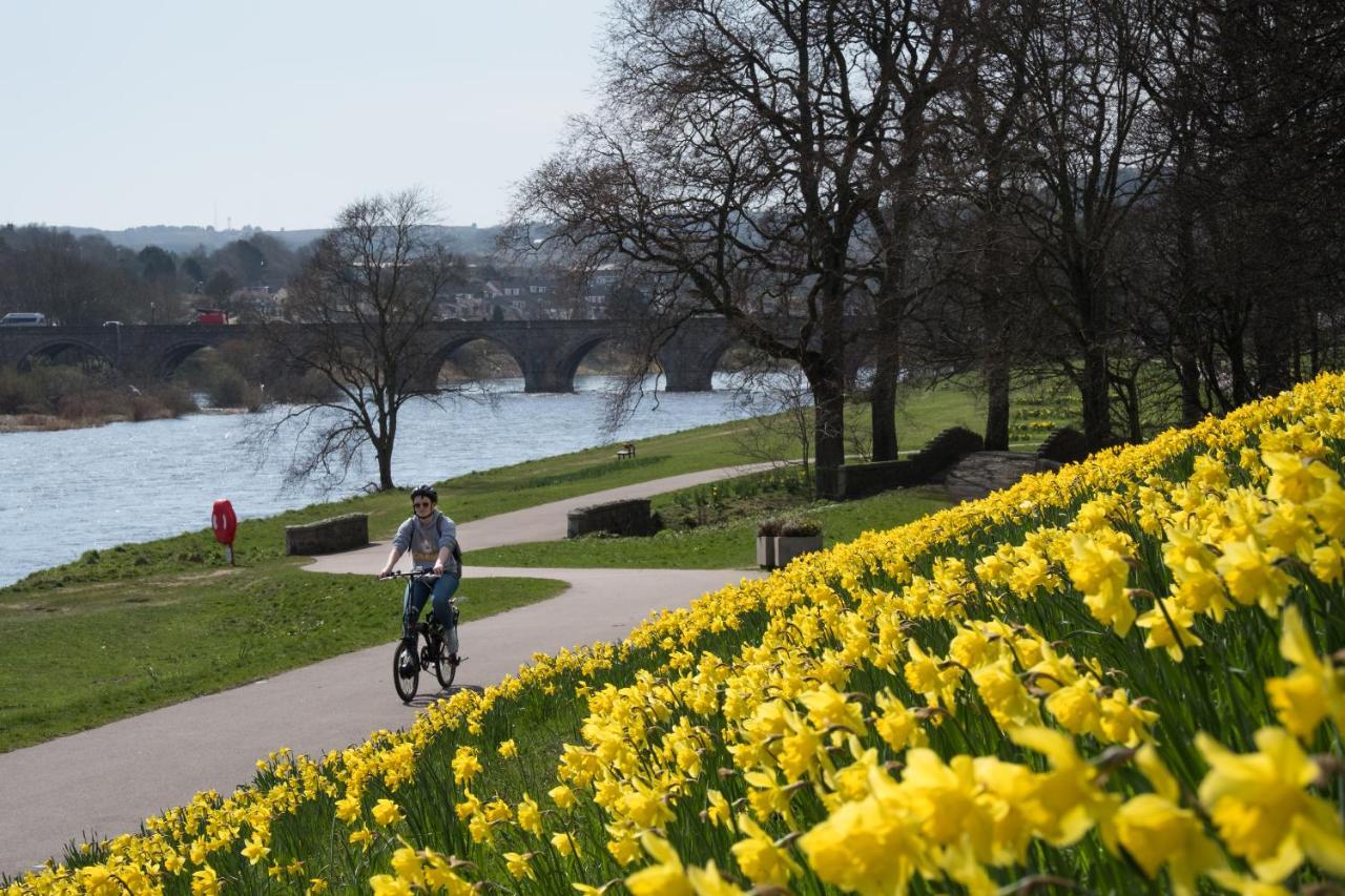 Apartment Marks At The Manor Luxury Riverside - Sleeps Up To 4, With Parking And Sky Tv