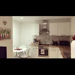 Heart Of Aberdeen City Centre 3 Bedrooms Apartment