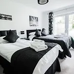 Woodlands Luxury 4 Bedroom Townhouse Cults