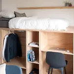 Contemporary City Studio Apartment 2 Minutes From Station