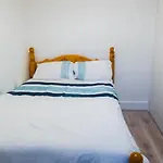 Luxurious Entire 2 Bedroom Flat City Centre Loction Free Parking And Free Fast Internet Connection