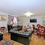 Grandmansion-9Br-Sleeps17-Parking-Corporategroups