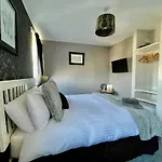Vaila Guest House