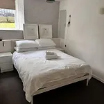 Springbank Garden Apartment