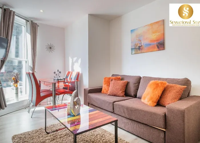 1 & 3 Bedroom Apt By Sensational Stay Serviced Accommodation - Adelphi Suites