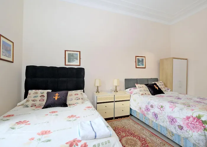 Grandmansion-9Br-Sleeps17-Parking-Corporategroups