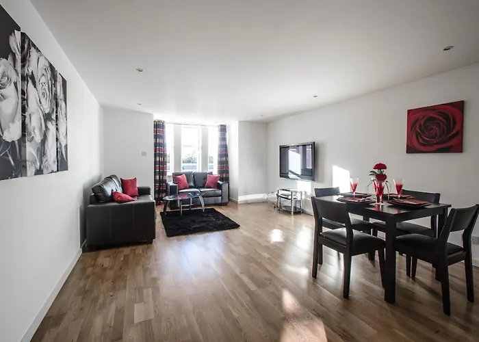 Orange Apartments Polmuir Gardens Only 7 Minutes To City Centre