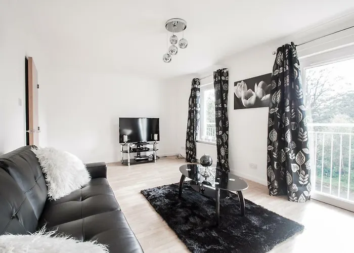 Orange Town House - Shaw Road, Only 6 Minutes To City Centre