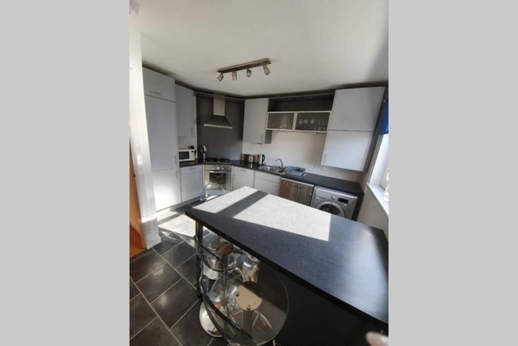 Apartment Close To The Beach! Aberdeen