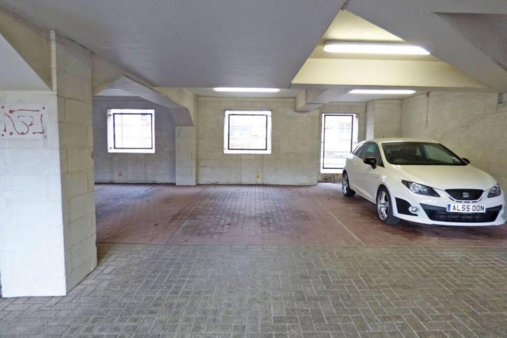 Comfortable, Self Contained 2 Double Beds Town Near Pittodrie Stadium *