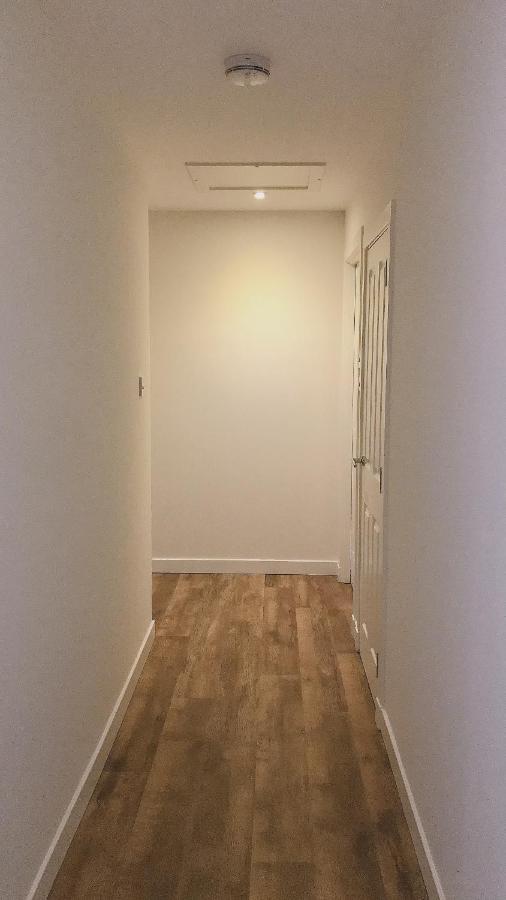 Heart Of Centre 3 Bedrooms Apartment *