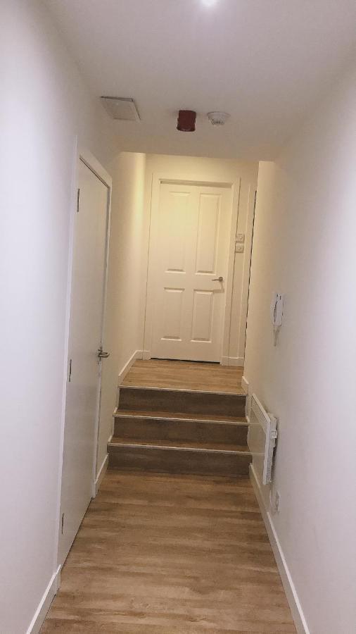Heart Of Centre 3 Bedrooms Apartment *