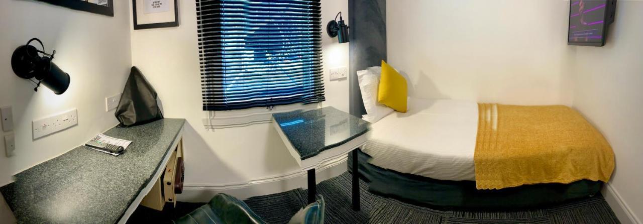 Hotel Siberia Bar & 3*
