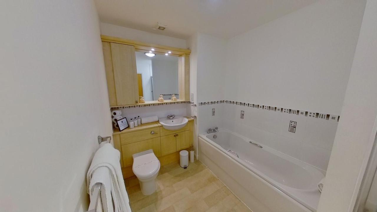 Orange Town House - Shaw Road, Only 6 Minutes To Centre Aberdeen
