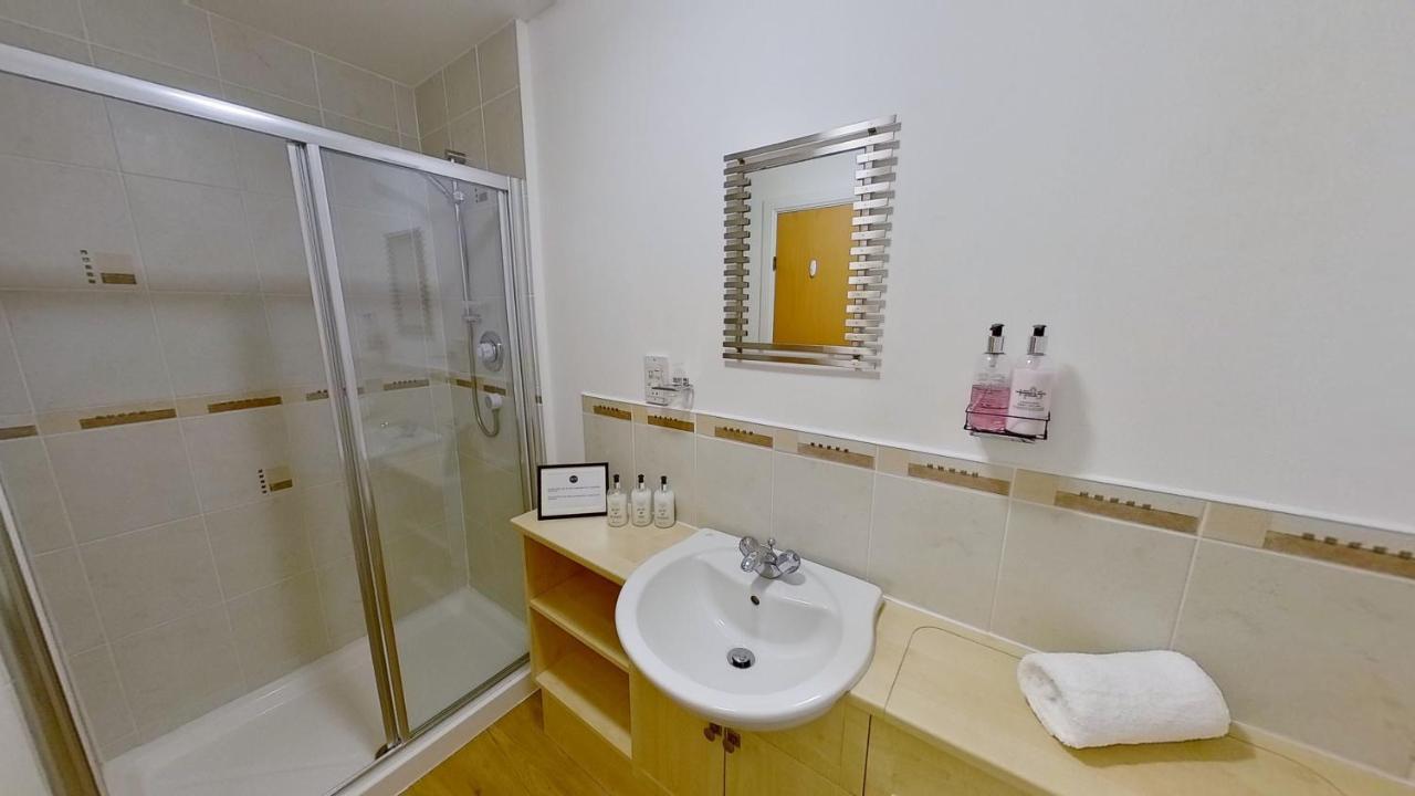 Orange Town House - Shaw Road, Only 6 Minutes To Centre *