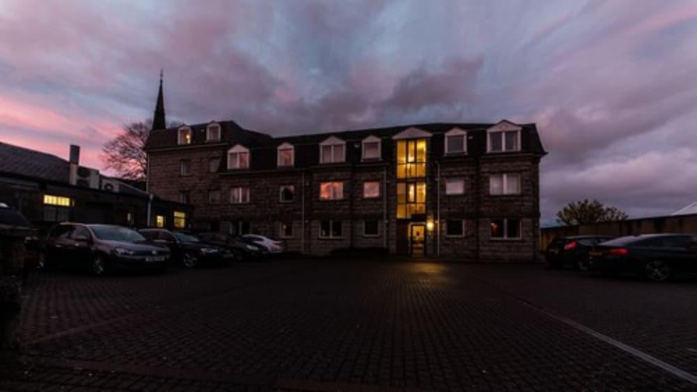The Spires Serviced Apartment *