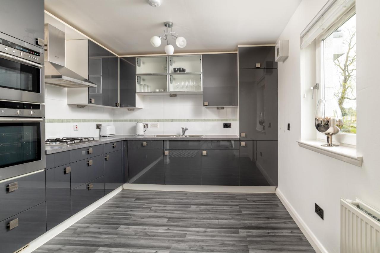 Executive Apartment, Free Parking, West End * Aberdeen