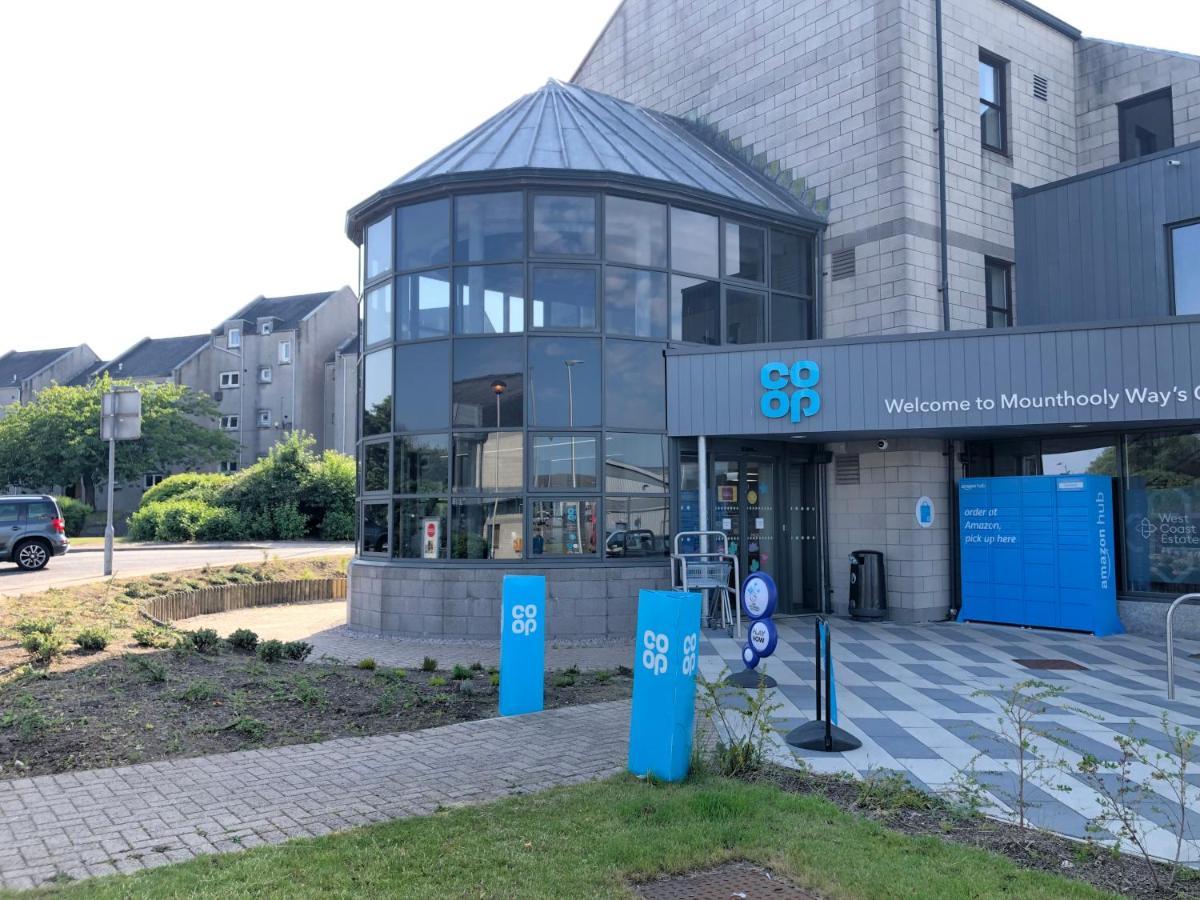 2 Doublebed Flat City, Near