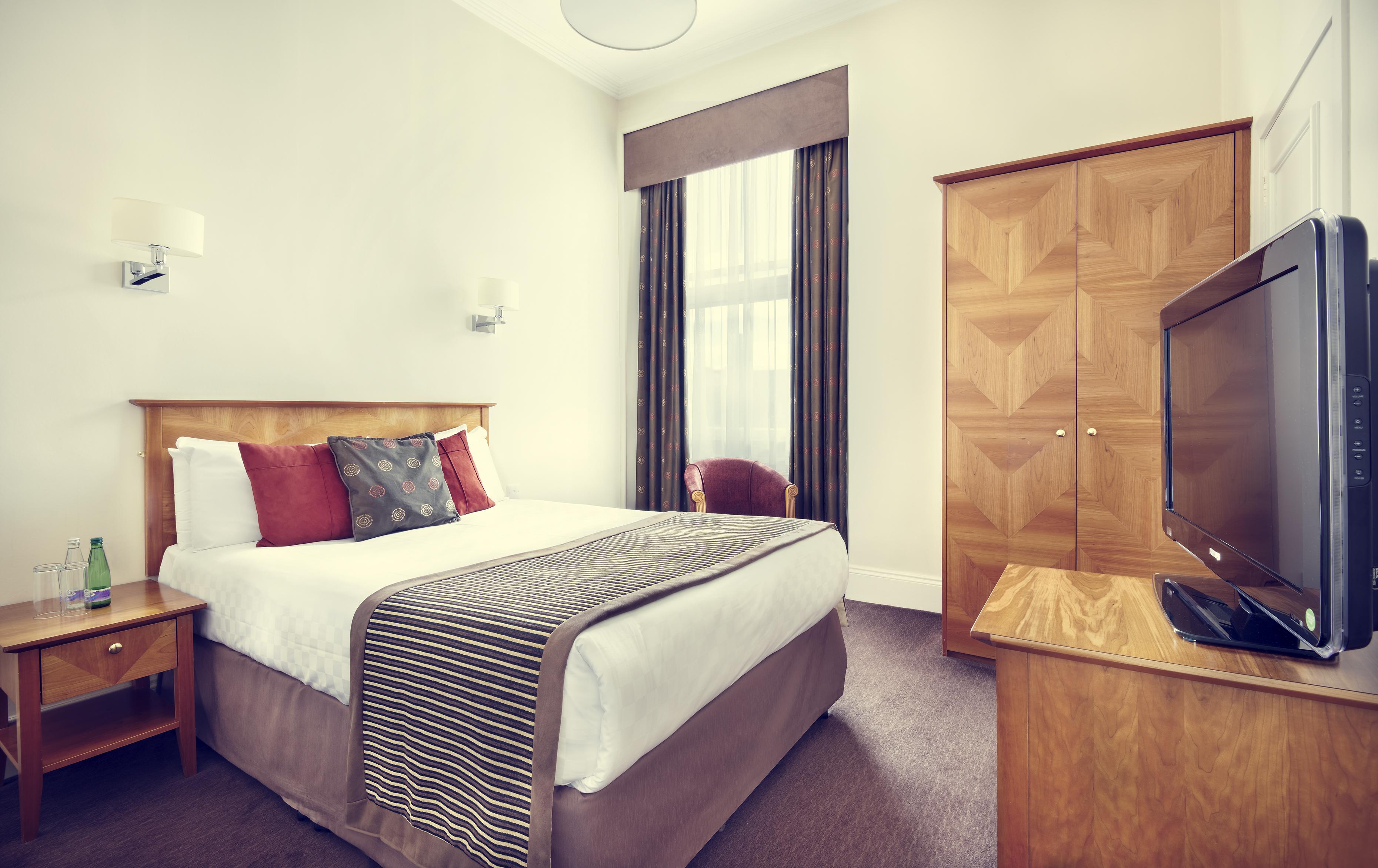 Mercure Caledonian 4*