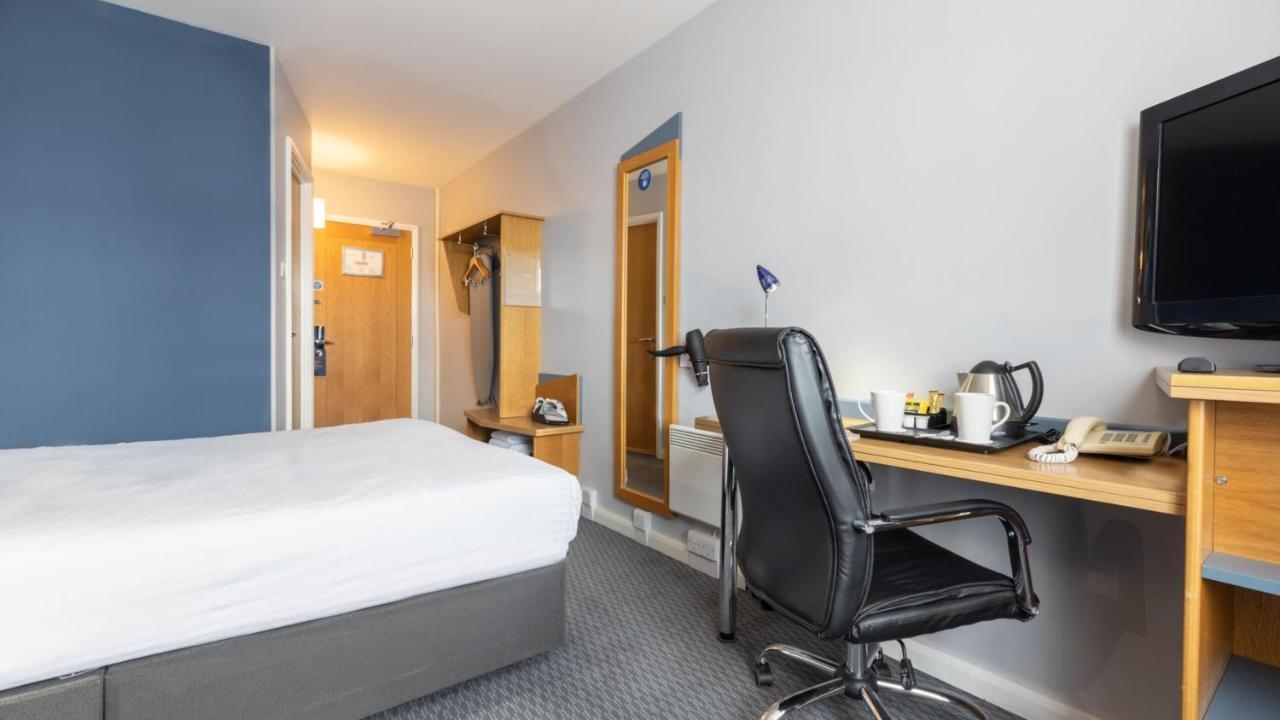 Hotel Express Centre By Ihg 3*
