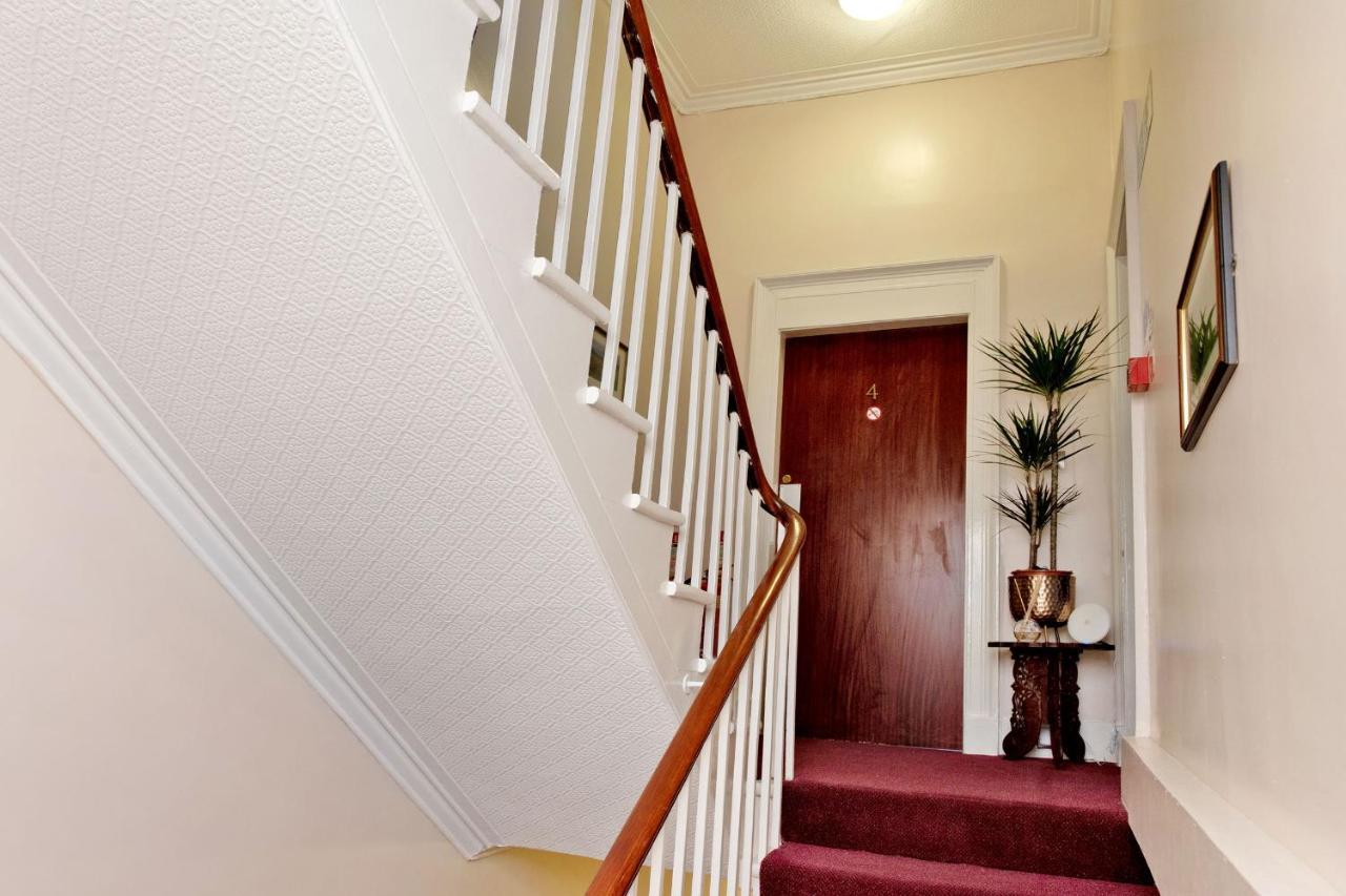 Holiday home Grandmansion-9br-sleeps17-parking-corporategroups