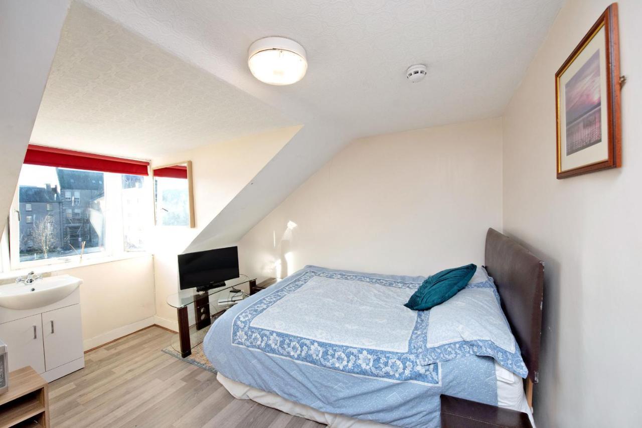 Grandmansion-9br-sleeps17-parking-corporategroups Holiday home Aberdeen