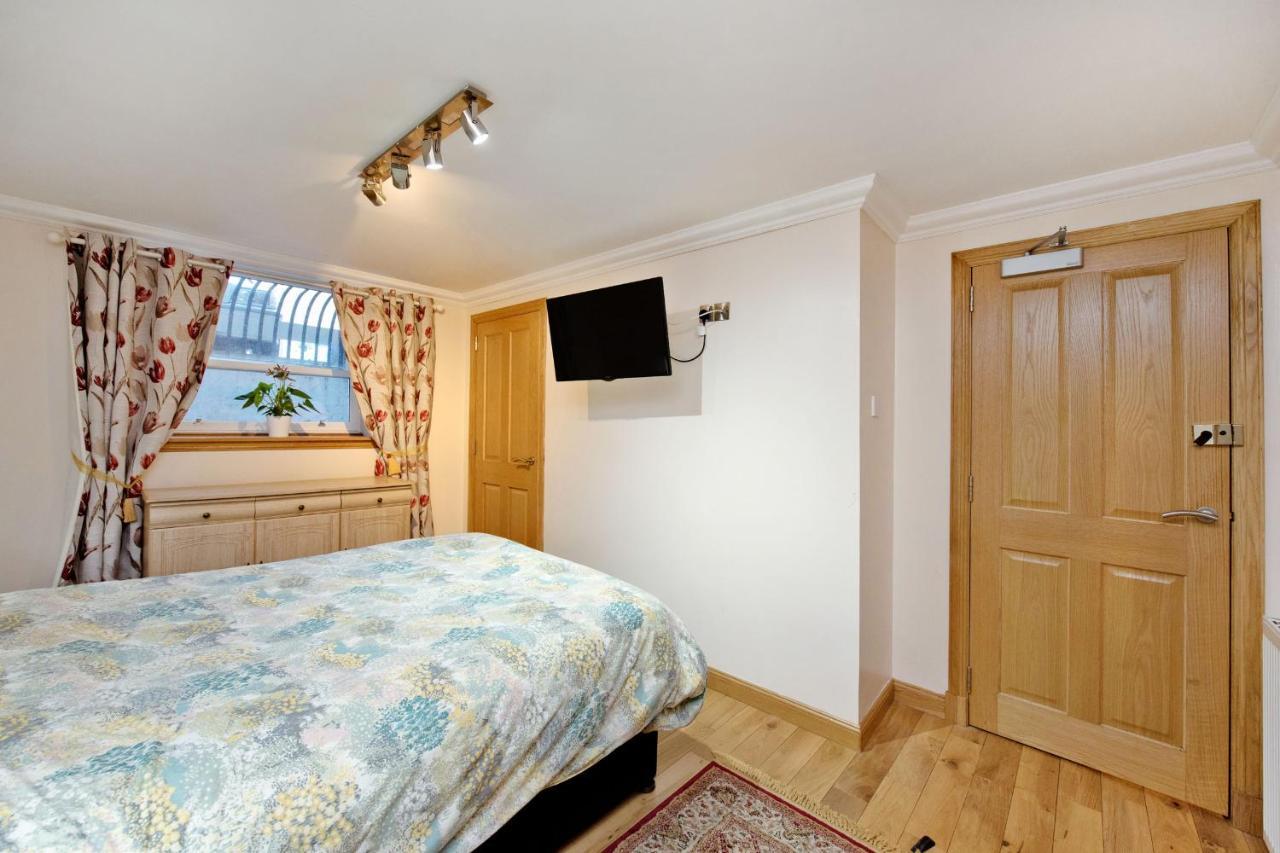 Grandmansion-9br-sleeps17-parking-corporategroups
