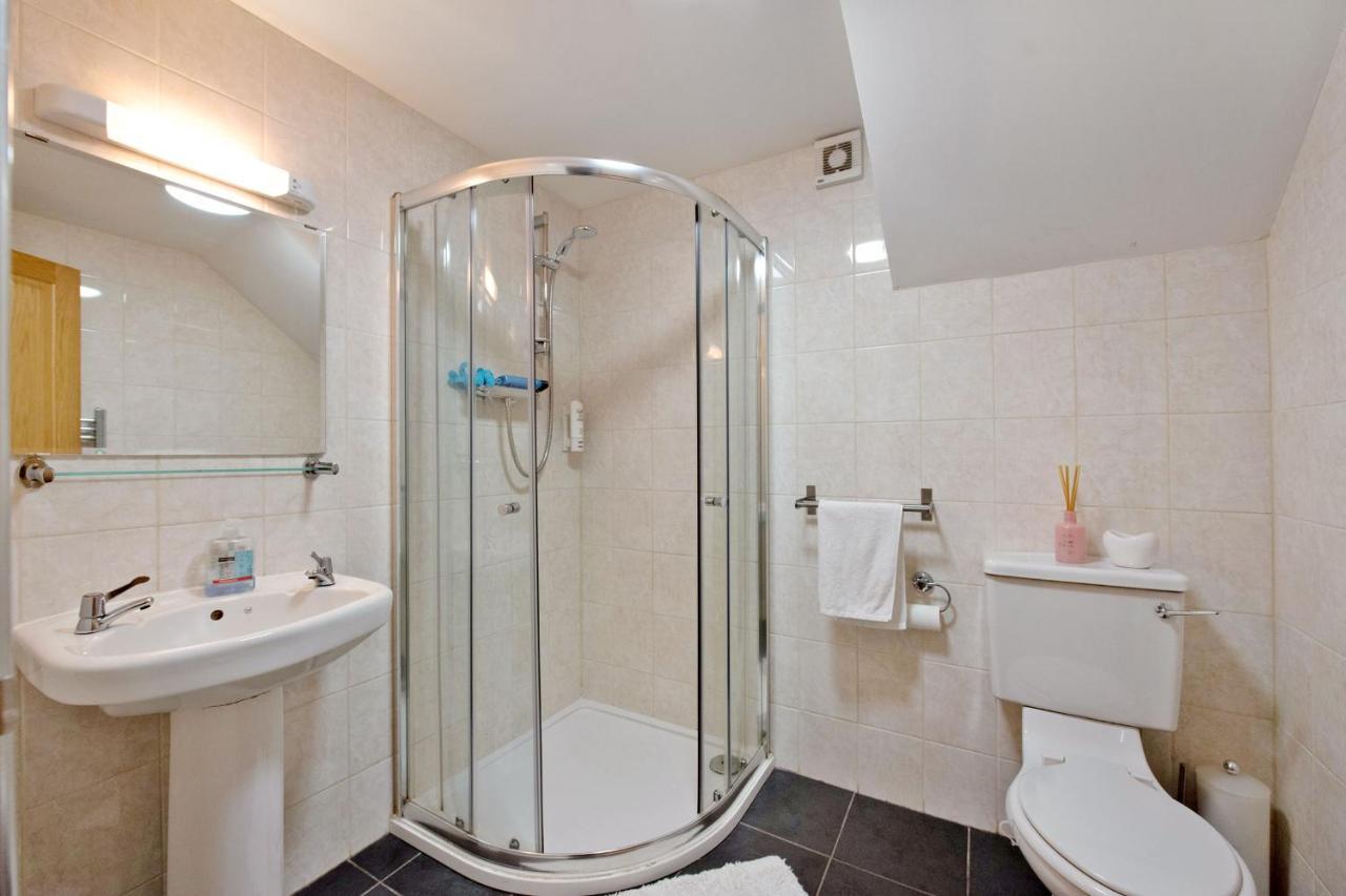 Grandmansion-9br-sleeps17-parking-corporategroups Holiday home *