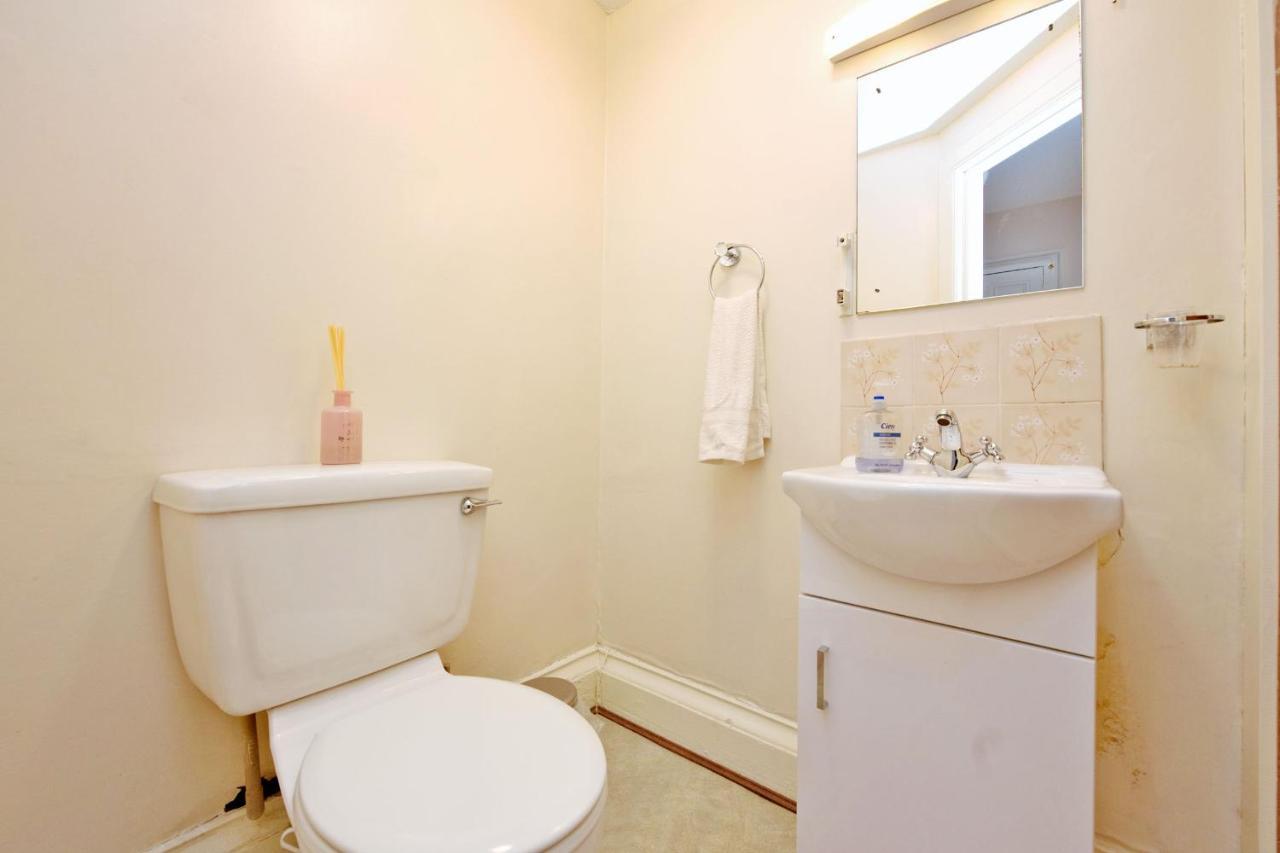 Grandmansion-9br-sleeps17-parking-corporategroups Holiday home