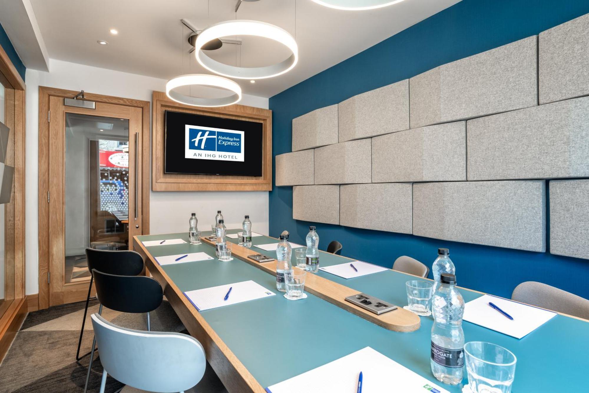 Hotel Express Centre By Ihg