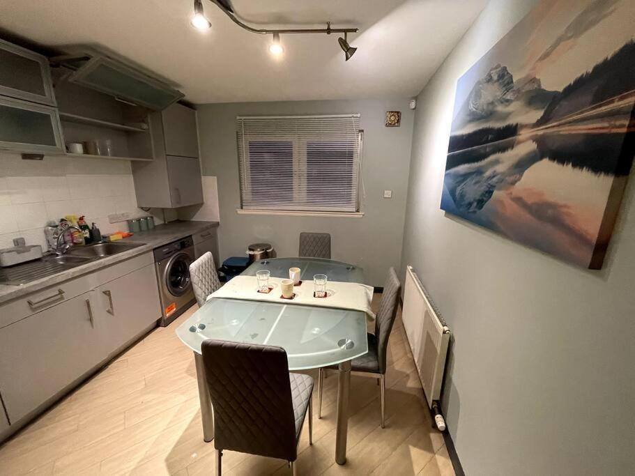 Cosy Beachside With Quick Access Apartment *