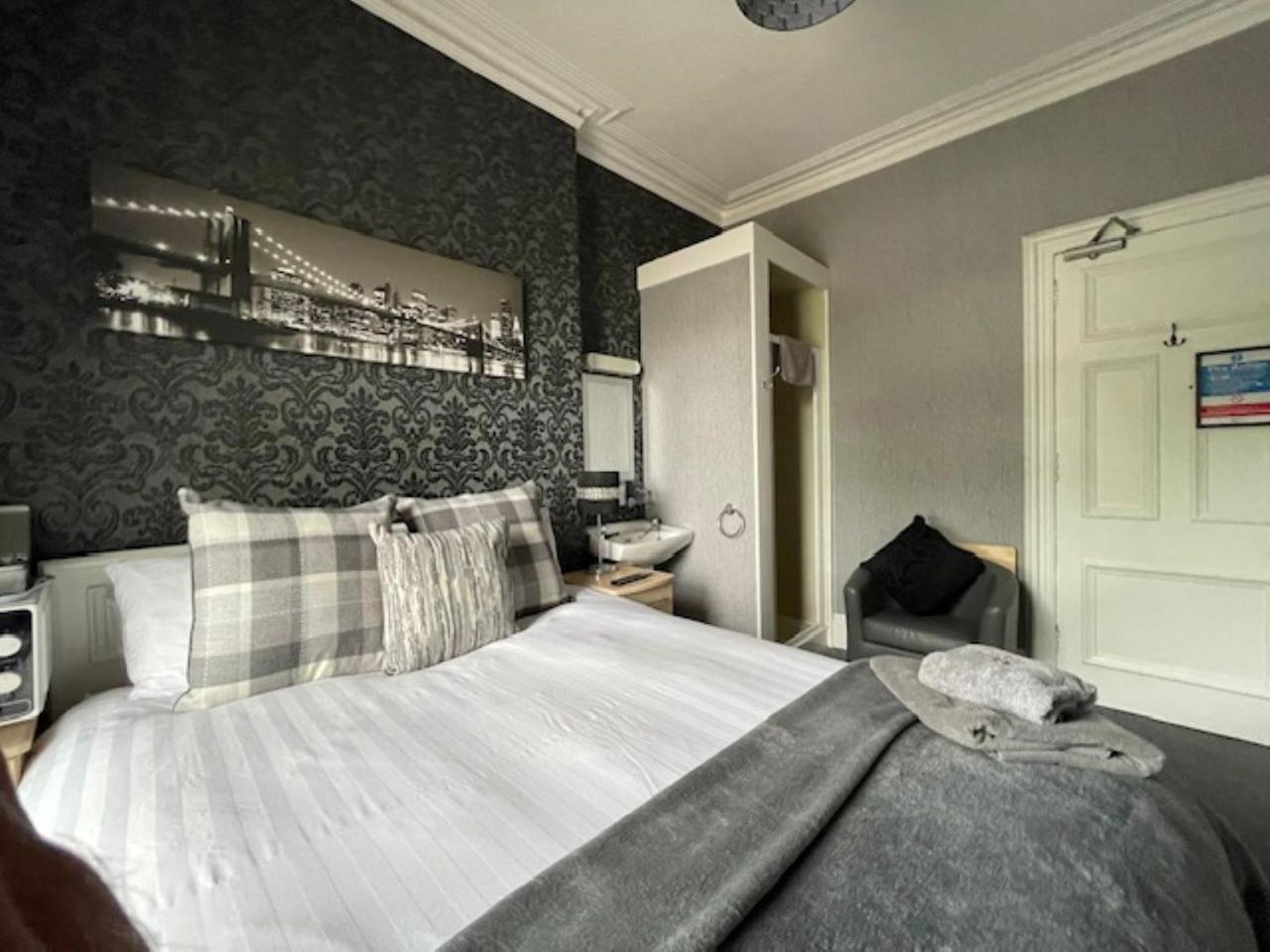 Vaila Aberdeen