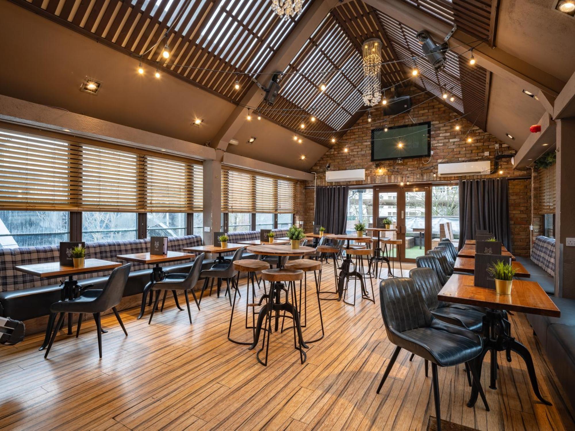 Siberia Bar & Hotel