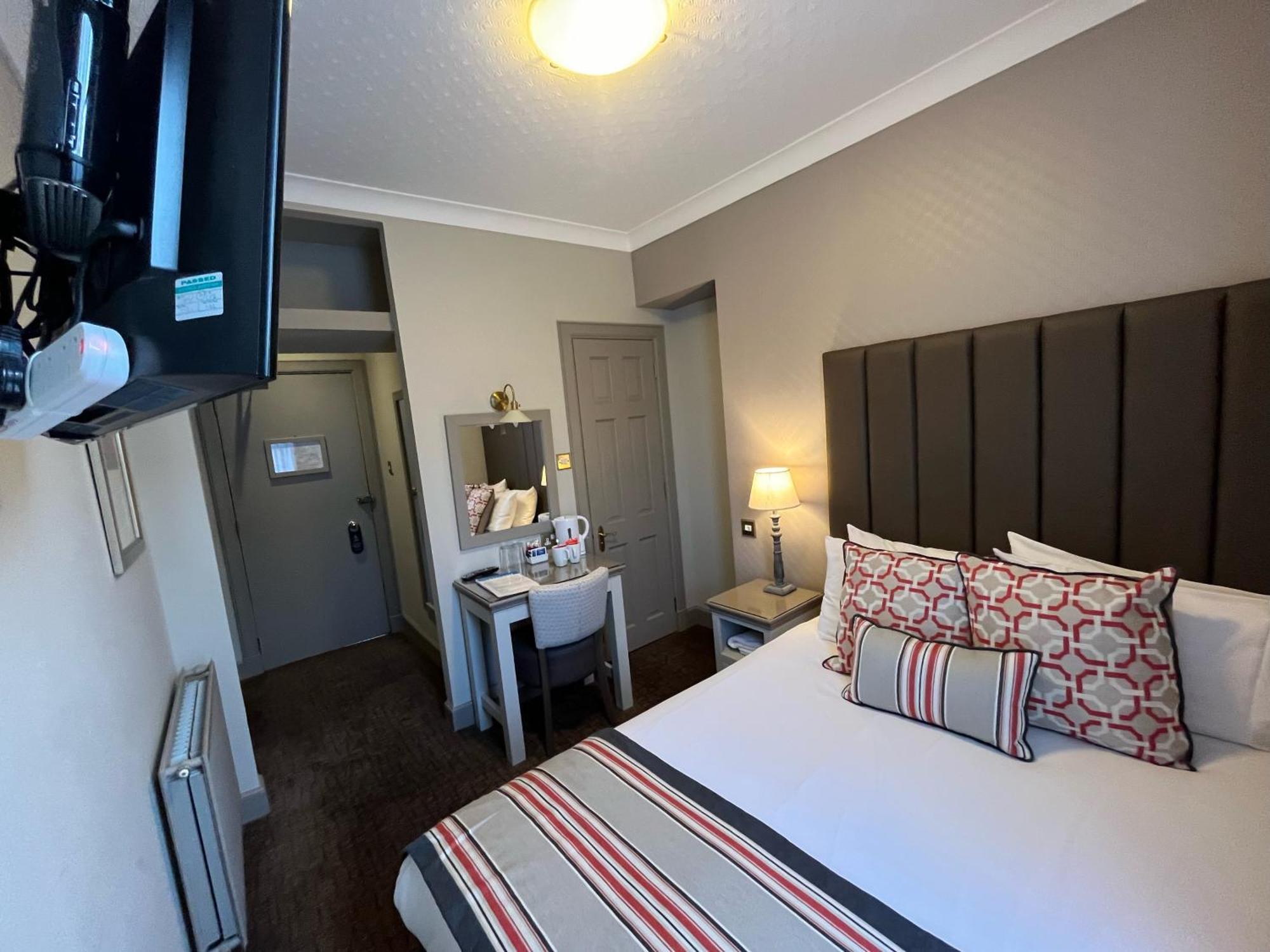The Globe Hotel
