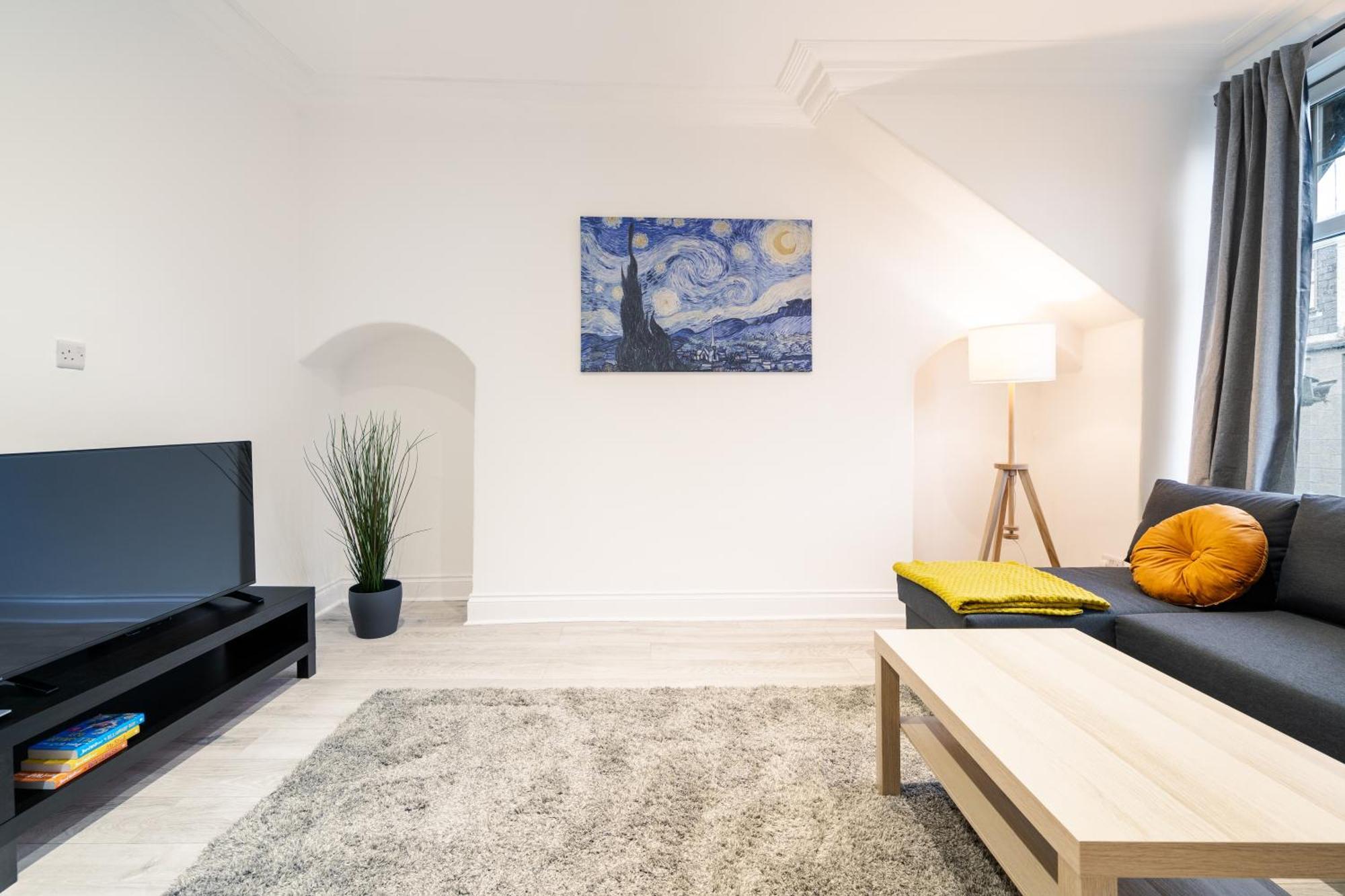 1 Bed Flat - Centre *