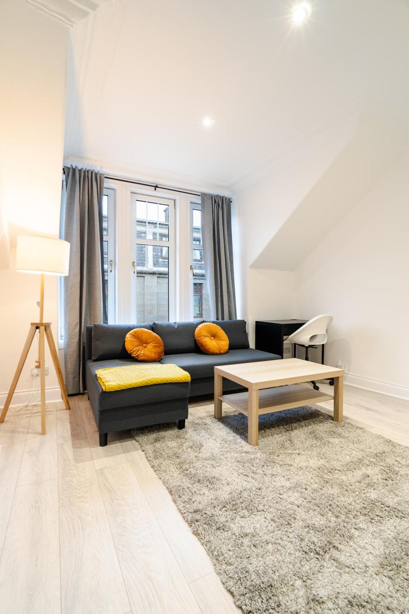 1 Bed Flat - Centre Apartment *