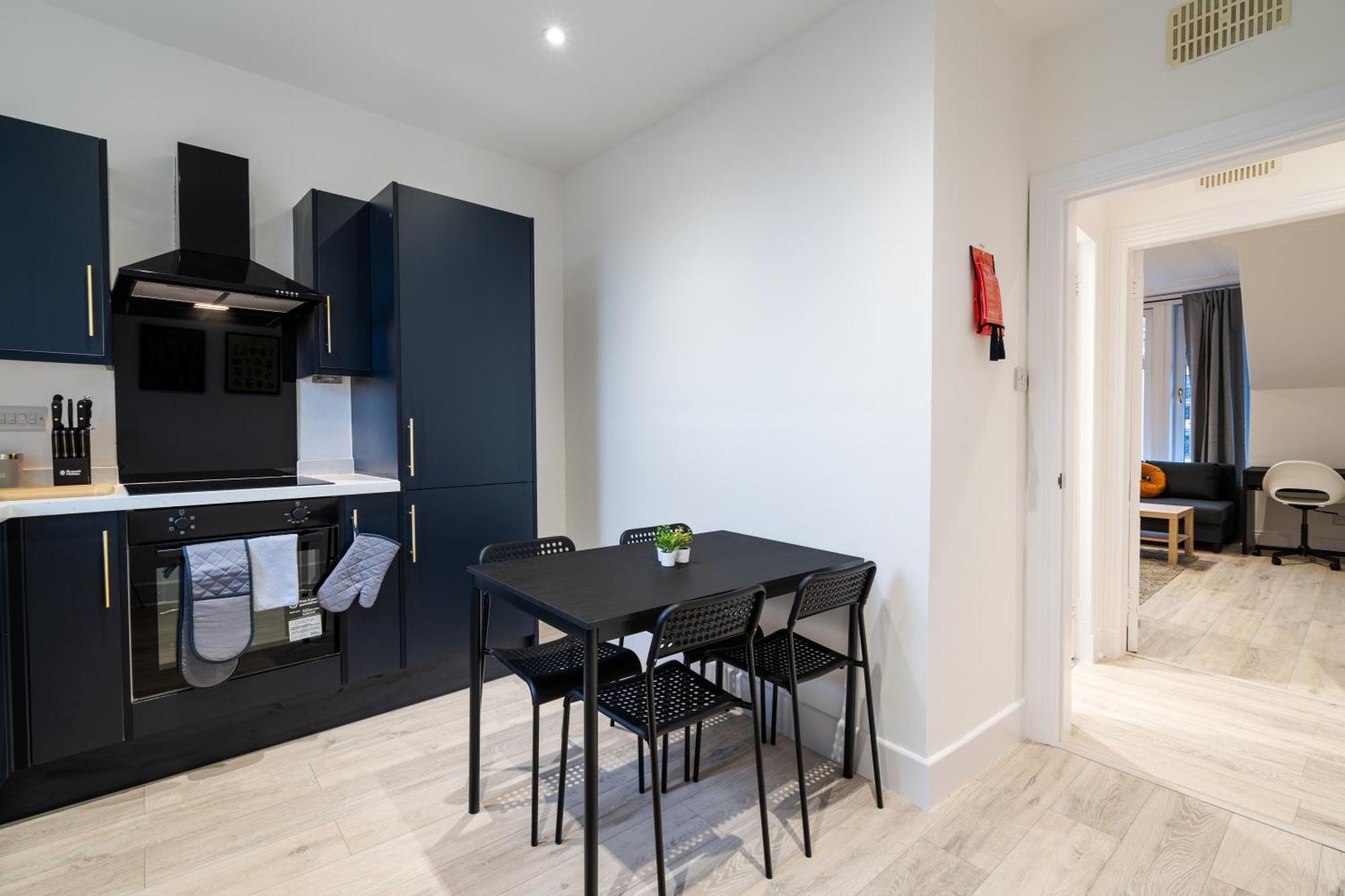 1 Bed Flat - Centre *