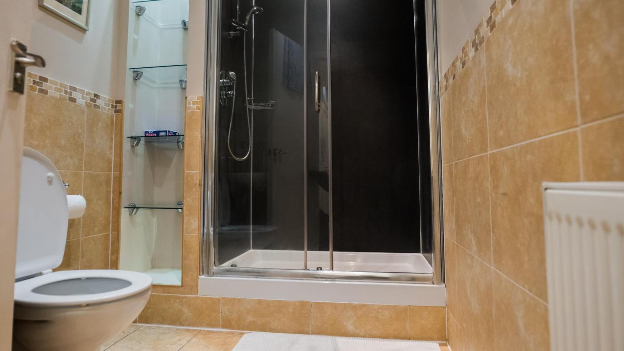 Luxurious Entire 2 Bedroom Flat Centre Loction Free Parking And Free Fast Internet Connection Apartment Aberdeen