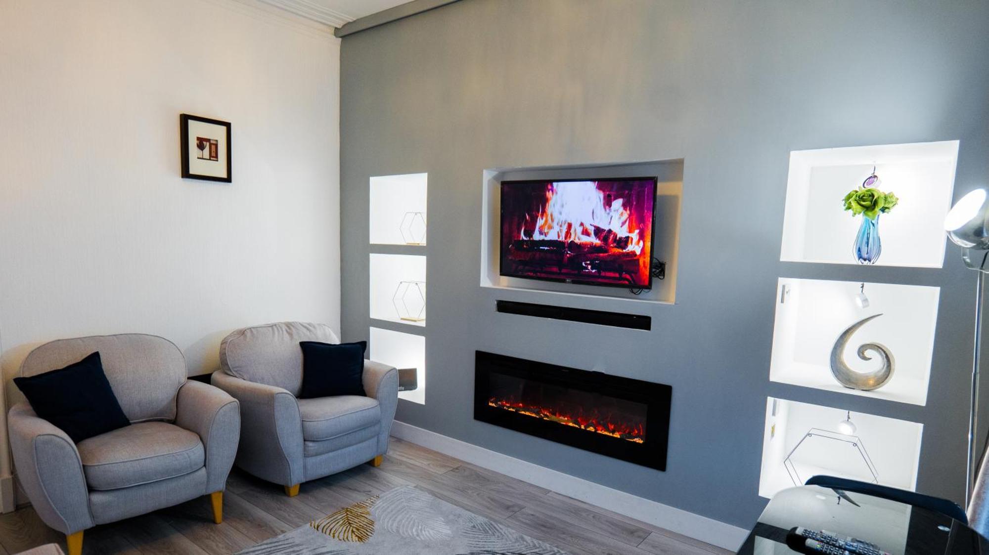 Luxurious Entire 2 Bedroom Flat Centre Loction Free Parking And Free Fast Internet Connection