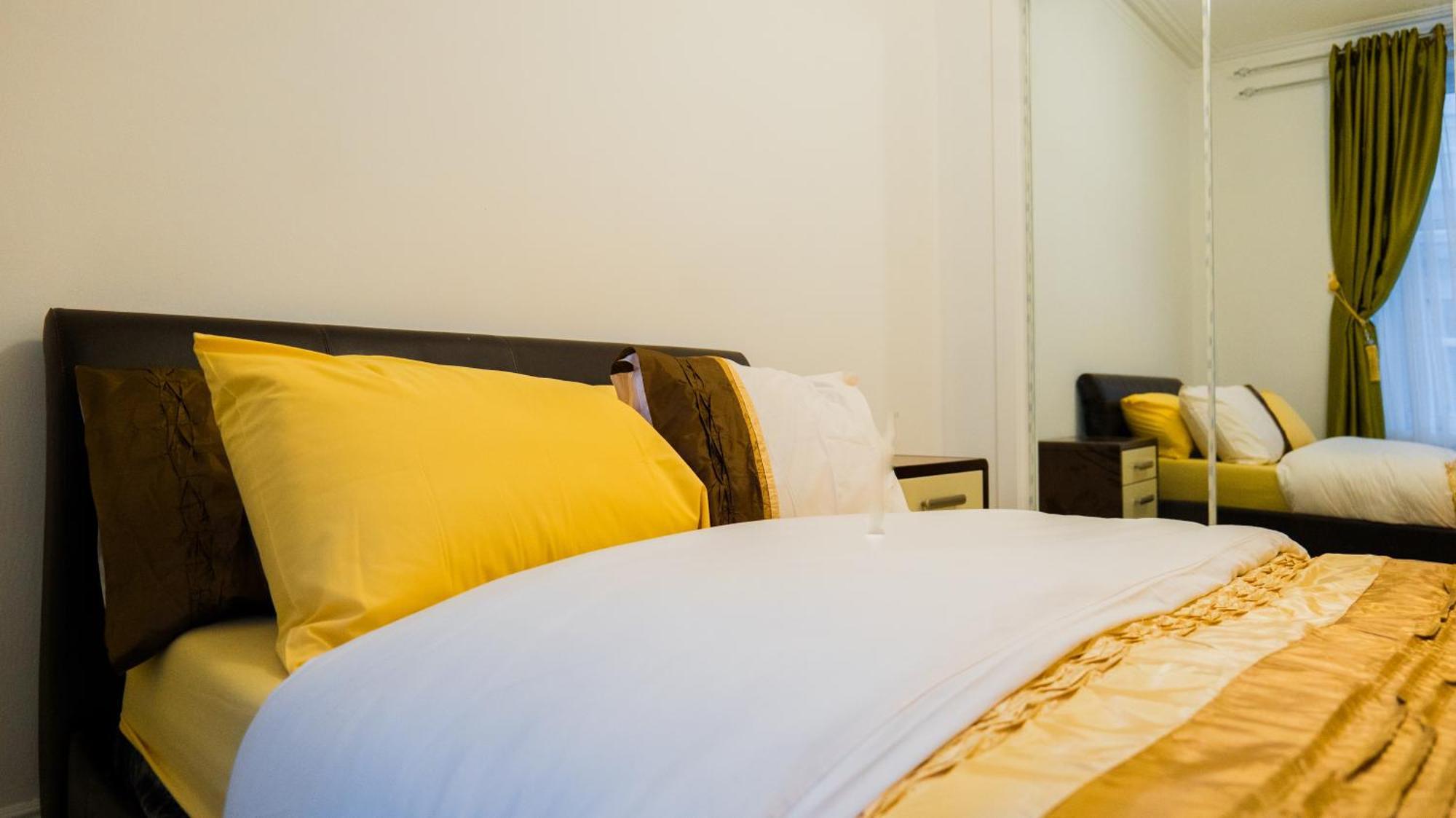 Apartment Luxurious Entire 2 Bedroom Flat Centre Loction Free Parking And Free Fast Internet Connection *