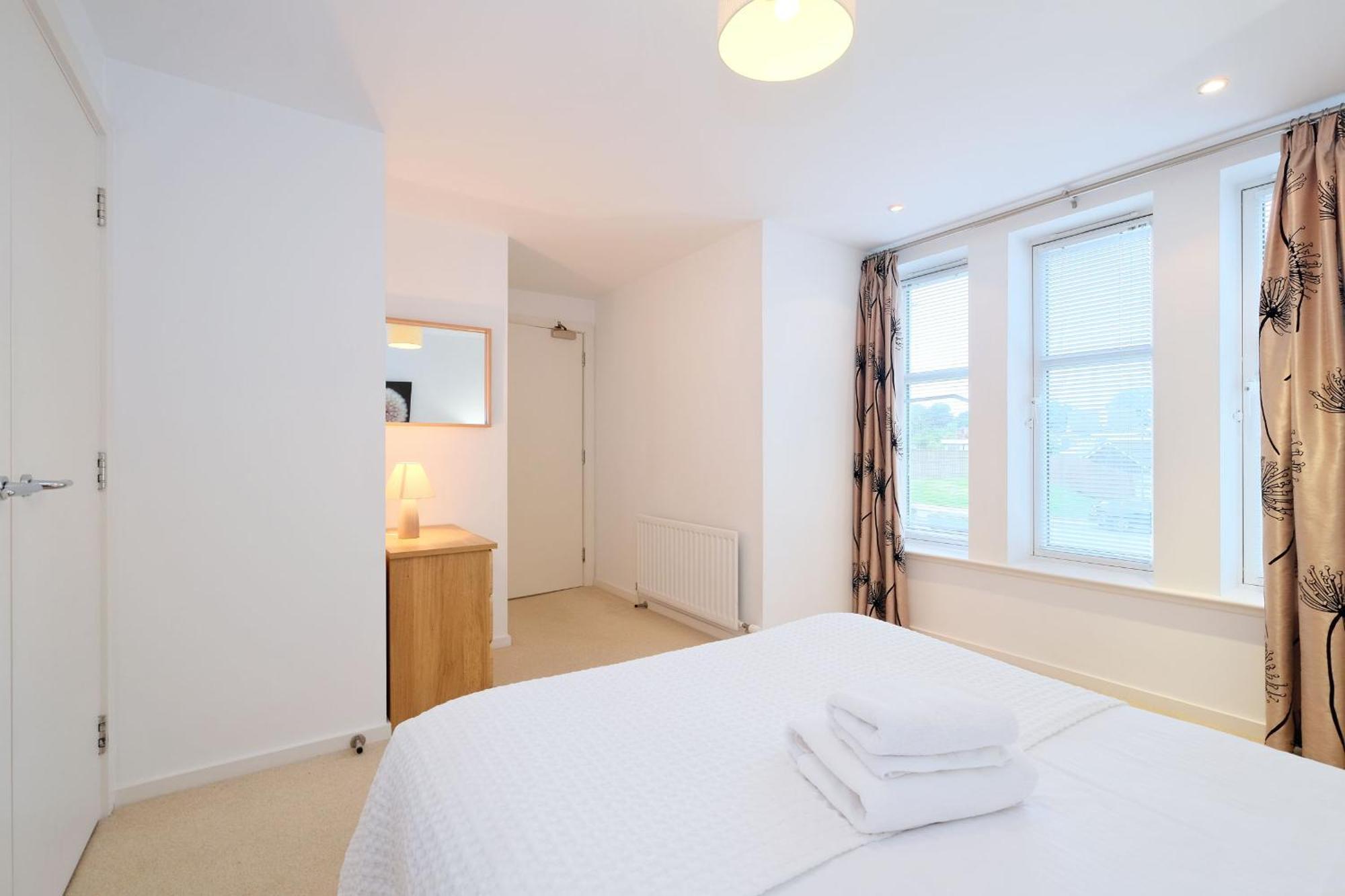 Contemporary Close To Centre Apartment *