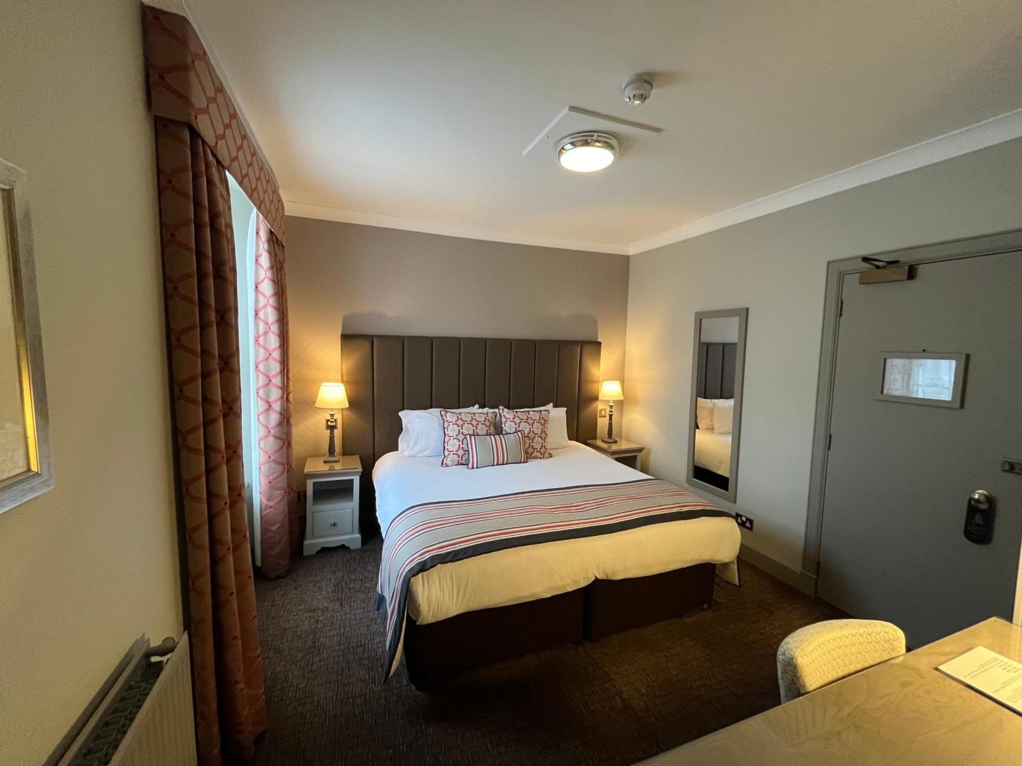 The Globe Hotel