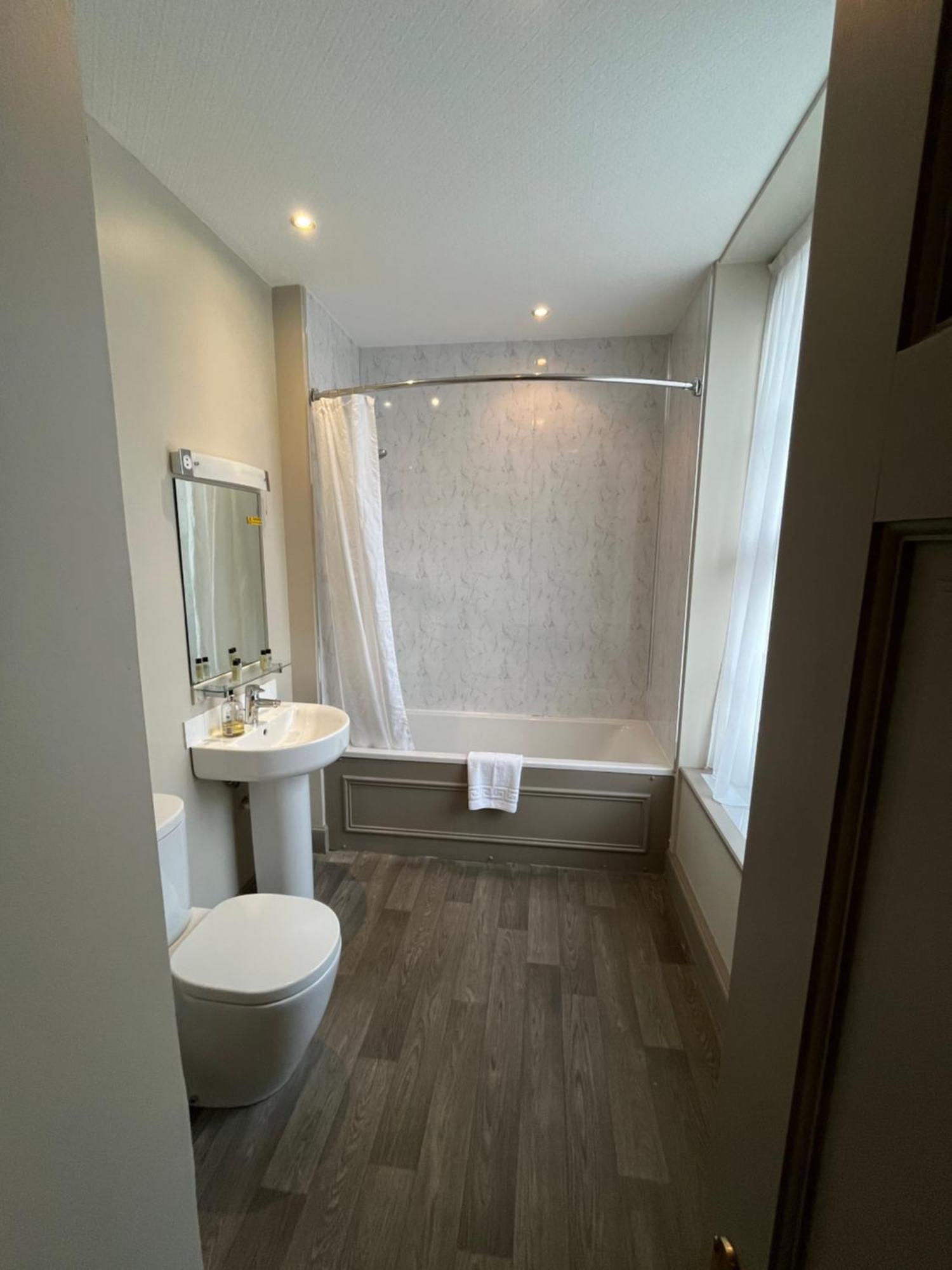 The Globe 3* Aberdeen