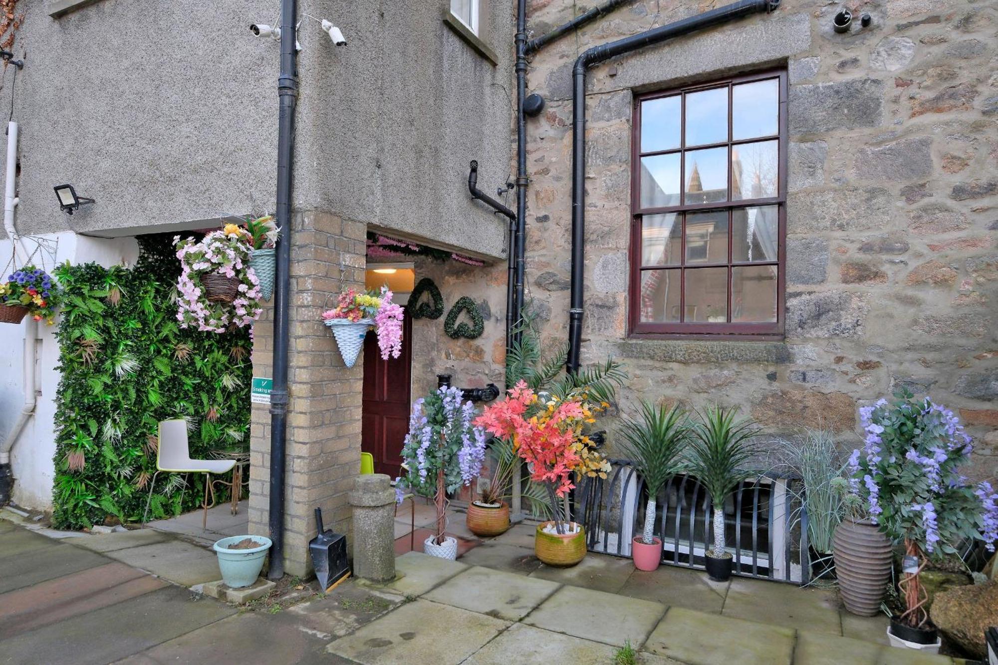 Holiday home Grandmansion-9br-sleeps17-parking-corporategroups *