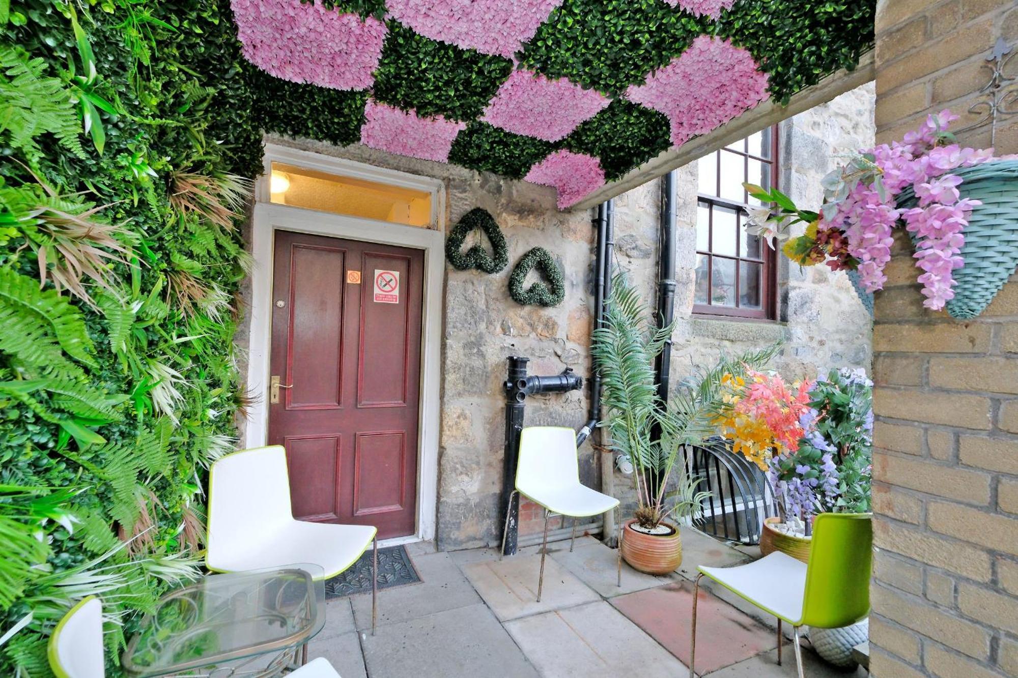 Grandmansion-9br-sleeps17-parking-corporategroups